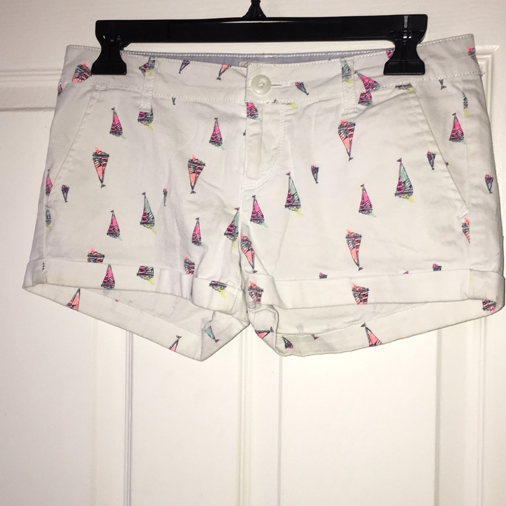 White Juniors size 3 shorts “So” brand (kohl’s.)